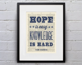 La speranza è facile, la conoscenza è difficile / Sam Harris - Inspirational Citazione Libro Art Print - DPQU165
