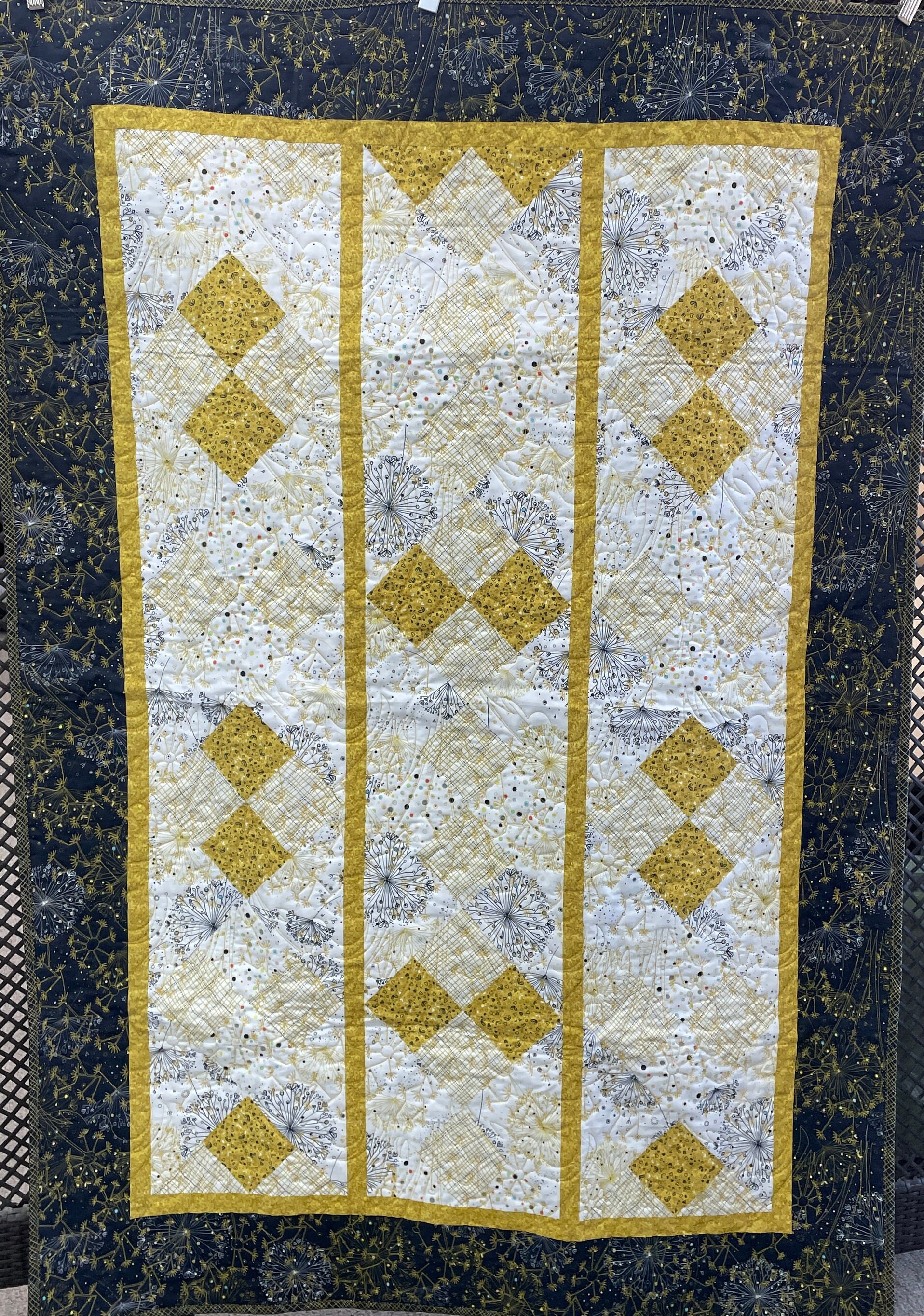 Dandelion Print Pattern Quilt main image 1
