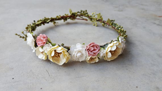 Couronne De Fleurs Or Rose Tout Dabord De Photographie