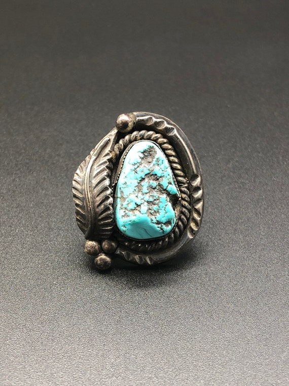 Fascinating Vintage Native American Navajo Kingman Turquoise Coral Sterling Silver Leaf Ring Fascinating Vintage Native American Navajo Kingman Turquoise Coral Sterling Silver Leaf Ring
