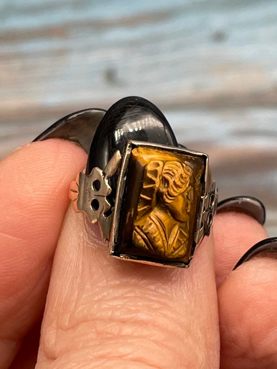 Antique 10k Gold and Tiger Eye Carved Cameo Ring L