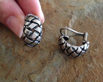 Retired James Avery French Clip Basket Weave Hoop Earrings Sterling Silver comes With Avery Box and Pouch