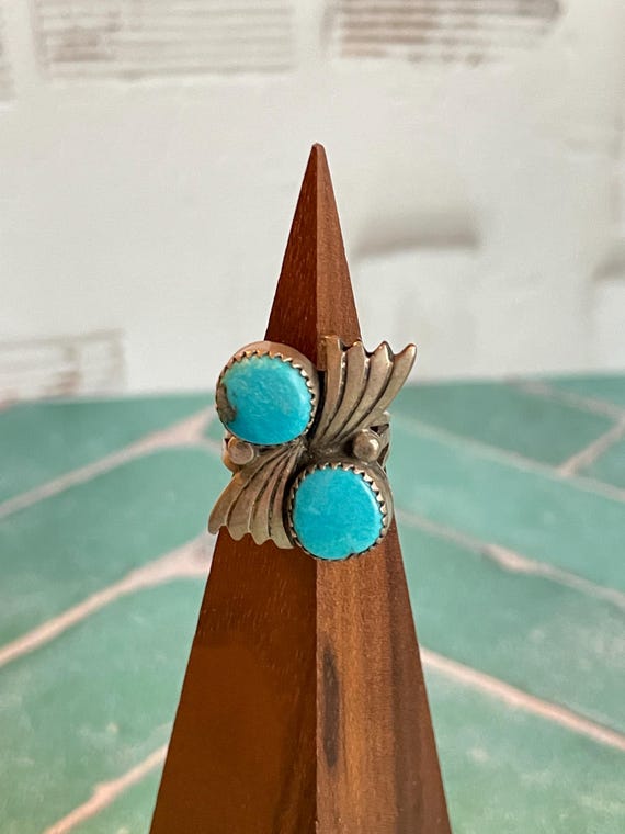 Stunning Vintage Navajo Sterling Silver Waving Native American Ring Stunning Vintage Navajo Sterling Silver Waving Native American Ring