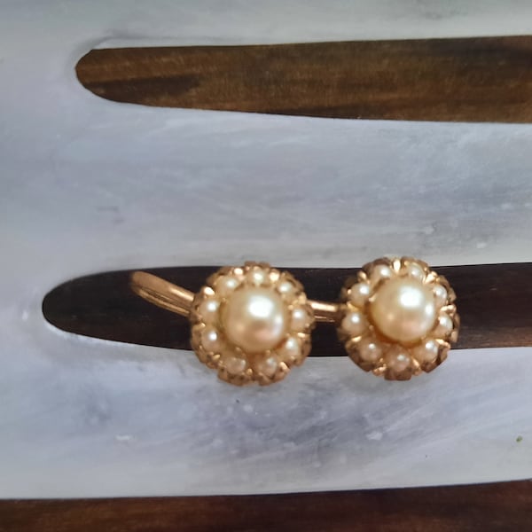 Vintage Small Faux Pearl Earrings Clip On Gold Tone Petite Round Screw Back Earings V415