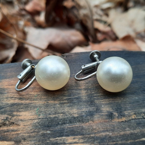 Vintage Light Ivory Faux Pearl Ball Earrings 14mm Hinged Clip On Silver Tone Hinged Screw Back Large Earings V475