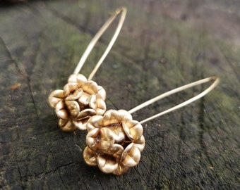 Pendientes largos de flores de rosa Latón en alambres de marquesa de relleno de oro de 14k Pendientes de oro de aro abierto Pendientes colgantes colgantes de oro Enhebrador Dama de honor FJ46