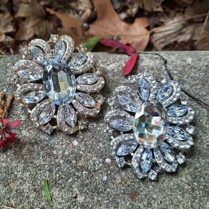 Broche o adorno de diamantes de imitación grandes en tono plateado o dorado con parte trasera plana, cristal ovalado transparente grande GC40 SC40