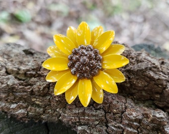 Petite broche de fleur en émail de broche de tournesol 38mm broche de dispersion de fleur en métal jaune et marron FB137