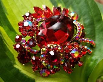 Adorno o broche con parte posterior plana de diamantes de imitación rojos AB Pin adornado en tono rojo y dorado GRD2