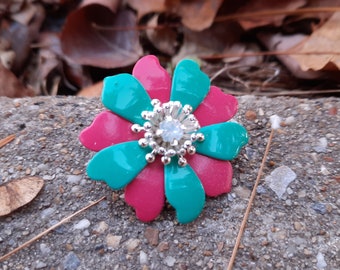 Kleine Metall Blume Emaille Bemalte Brosche 1,4 Zoll Rosa und Grün Scatter Pin FB269