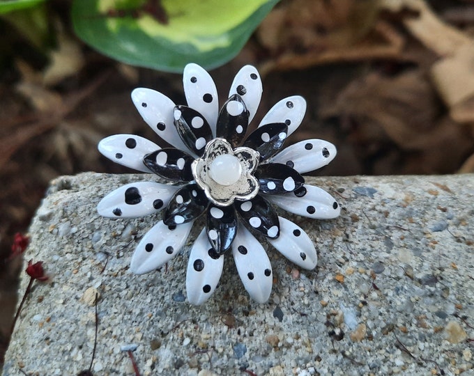 Metal Flower Brooches