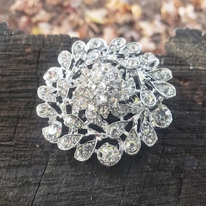 Round Rhinestone Embellishment Flat Back or Brooch Pin Clear Silver Tone Crystal Flower Broach SC37