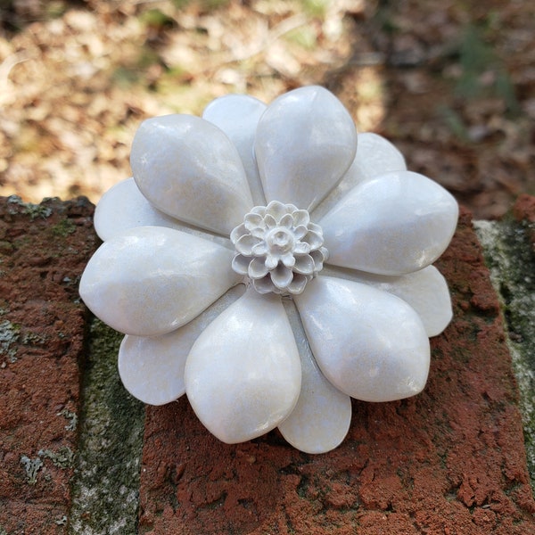 Pearly Off White Flower Brooch Pin Medium Cream Metal Flower Broach Retro Ivory Enamel Painted Bridal Sash Pin FB98