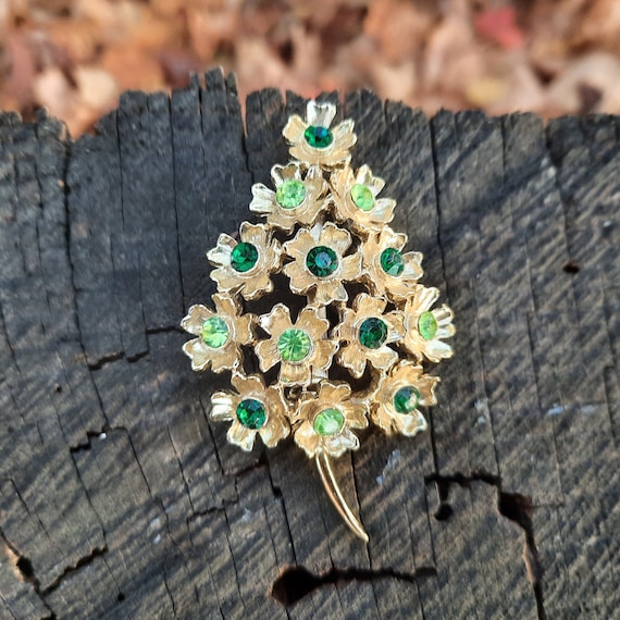 Vintage Green Rhinestone Christmas Tree Brooch Go… - image 1