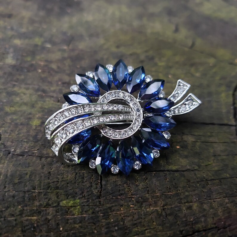 Small Navy Blue Rhinestone Embellishment or Pin Silver Tone Rhinestone Wreath Sash Decoration Brooch SBL49