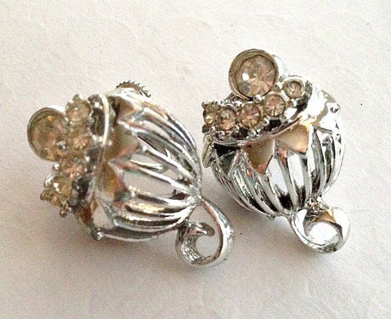 Vintage Clear Rhinestone Earrings Metal Silver Tone Rhinestone Flower Earrings Bridal Clip On Screw Back Silver Rhinestone Earings V12