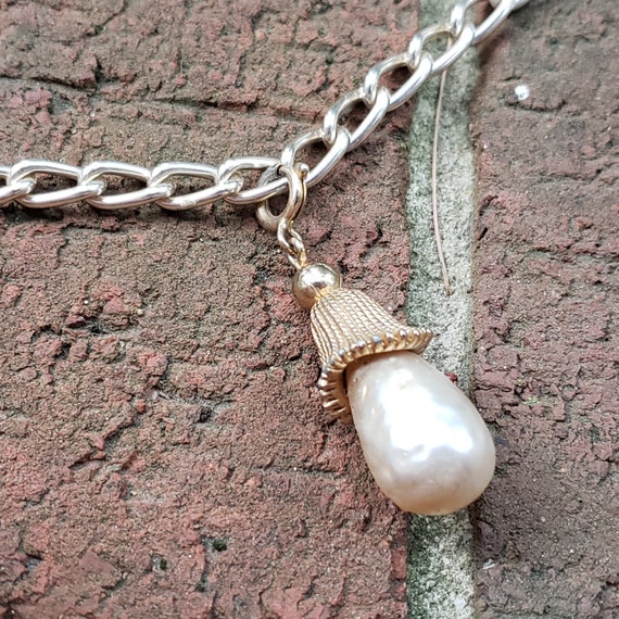 Vintage Sarah Coventry Pendant Necklace Gold Tone Champagne Faux Pearl Long Designer Chunky Chain Drop V91 - Vintage Sarah Coventry Pendant Vintage Sarah Coventry Pendant Necklace Gold Tone Champagne Faux Pearl Long Designer Chunky Chain Drop V91 - Vintage Sarah Coventry Pendant