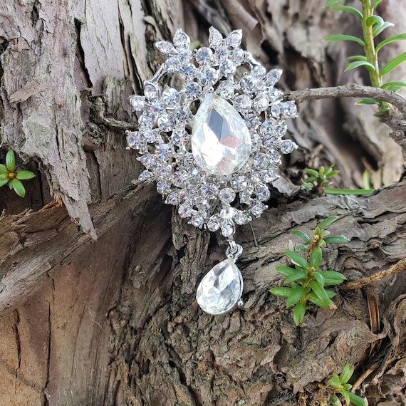 Small silver brooch hotsell