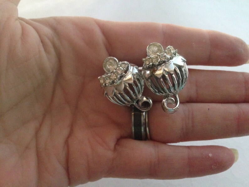 Vintage Clear Rhinestone Earrings Metal Silver Tone Rhinestone Flower Earrings Bridal Clip On Screw Back Silver Rhinestone Earings V12