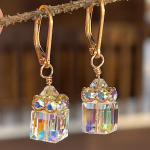 手作りのスワロフスキークリスタルABキューブイヤリング、輝く輝きを持つ職人の金張りドロップイヤリング