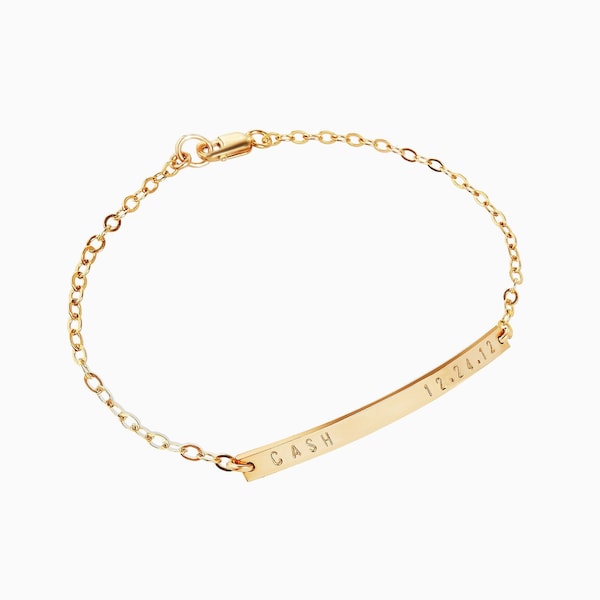 Gepersonaliseerde staafarmband van 14-karaats verguld goud of sterling zilver voor een kersverse moeder