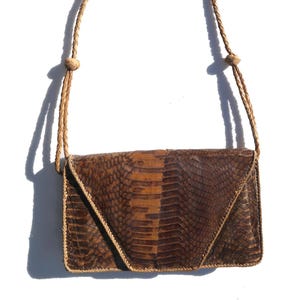 1970&#39;s Brown Snakeskin Envelope Handbag Vintage Crossbody Bag Braided Leather Straps Vintage 70&#39;s Clutch Bag