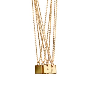 Personalisierte kleine goldene Quadrat Anhänger Halskette / Initial Halskette / Initial Anhänger Halskette / Zarter Schmuck / 14k gold filled