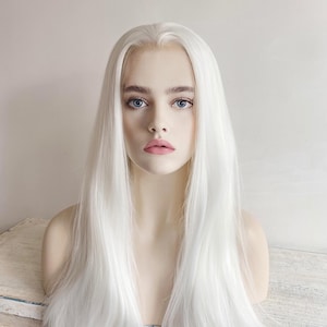 女性用ホワイトレースフロントウィッグ ロングストレート ウィドウズピークヘアラインウィッグ なめらかヘア リアルウィッグ 22インチ