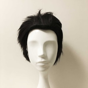 Män Svart Slick Kam Tillbaka Cosplay Anime Kort Hår Lager Peruk Gratis Mössa
