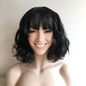 女性用黒ウィッグ、前髪あり、ショートカール、ウェーブウィッグ、キュートなショートボブ、コスプレウィッグ