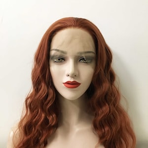 女性用レースフロントオーバーンブラウンレッドトーンカーリーウェーブヘアロングスリックバックウィッグ20インチ