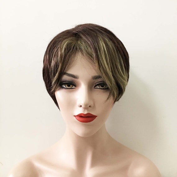 Women Blonde Highlight Dark Brown Side Swept Fringe Bangs Boy Cut Short Hair Wig