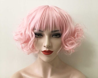 Women Classic Retro 80&#39;s Pink Curly Wavy Short Fringe Bangs Hair Wig Free Cap