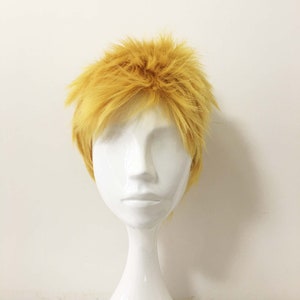 Männer Gelb Gold Kurze glatte Haare weiche Spiked Punk Anime Cosplay Perücke