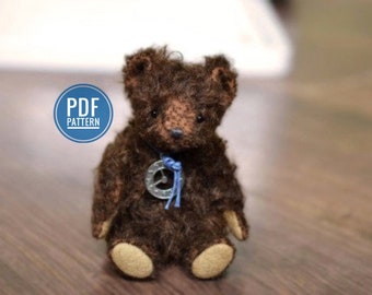 Miniatuur klassiek teddybeerpatroon Traditionele kunstenaar draagt PDF-patroon