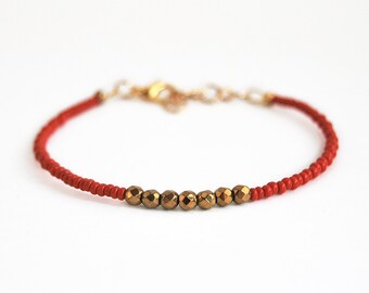 Dainty beaded bracelet, red bracelet, minimalistic bracelet, simple bracelet with faceted beads