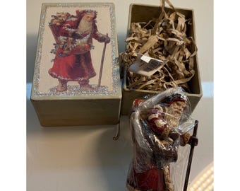Department 56 Vintage Style Old World Santa Figurine Ornament with Gift Box