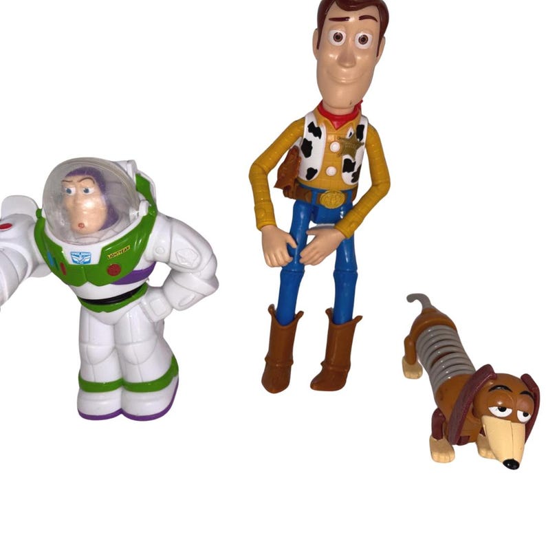 Tres figuras de personajes de Toy Story: Buzz, Woody y Slinky imagen 1