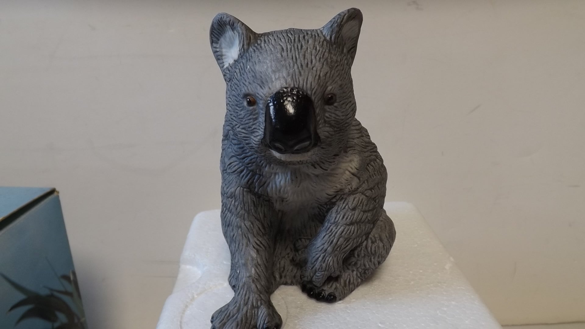 磁器彫刻コアラの置物（箱入り） - 詳細は説明をご覧ください - Etsy 日本