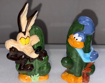 Vintage 1993 Warner Bros Wile E. Coyote & Road Runner Salt Pepper Shakers