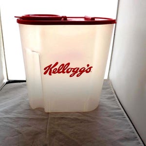 Hög Kelloggs flingbehållare i plast – se beskrivningen för detaljer