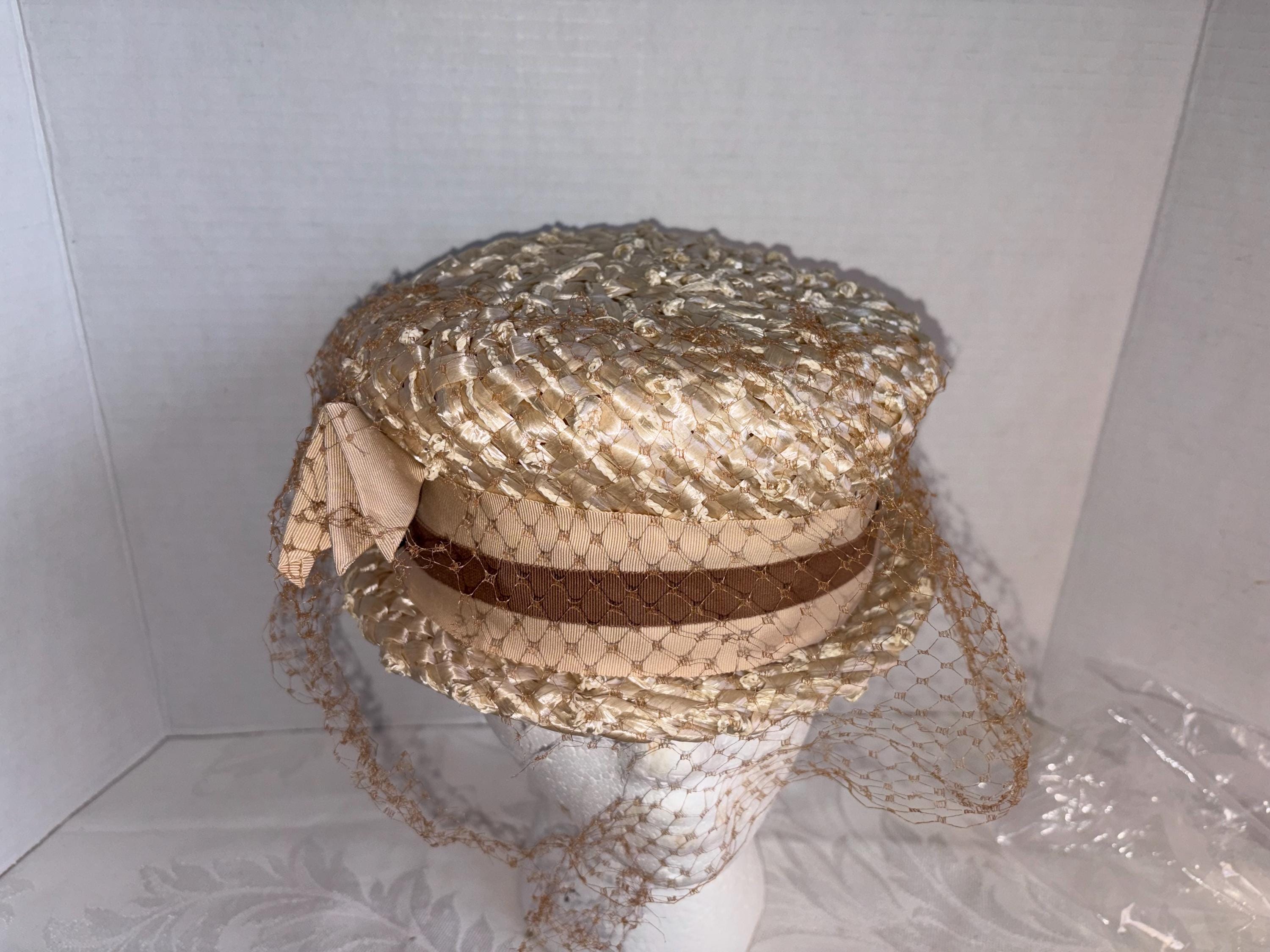 Vintage 1950s Birdcage Veil Cocktail Hat Jackie O Champagne Straw Vtg 1950s/60s Champagne Straw Pillbox Hat With Birdcage Veil  main image 3