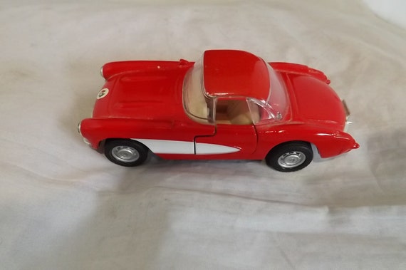 Maisto 57 Corvette Scale 1:39 Red and White Car -see Description