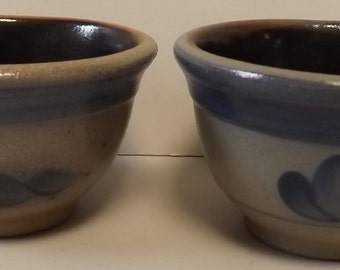 Zwei Rowe Pottery Works Schüsseln Schälchen
