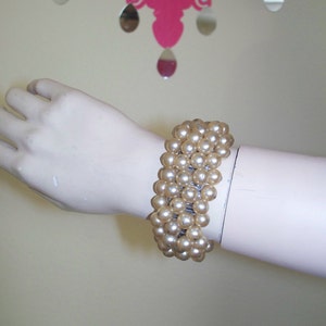 Vintage 50&#39;s 60&#39;s Signed &quot;Japan&quot; Faux Pearl with a wonderful RARE metal X expandable underside Bracelet / Ivory Stretchy Bracelet