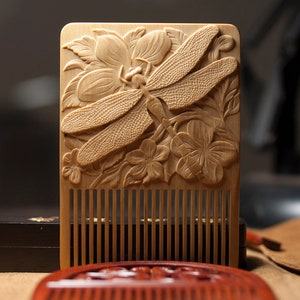 Handcrafted Boxwood Comb with Detailed Dragonfly Carving - Nature-Inspired Hair Accessory