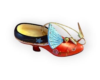 Stepping in Time “Year of the dragon” – Collectible Shoe Ornament by Ashton-Drake