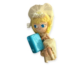 "Whitman ""PeePul Pals"" Brenda Braut Puppe von 1967 - Stoffpuppe mit blauem Koffer - ca." 13cm