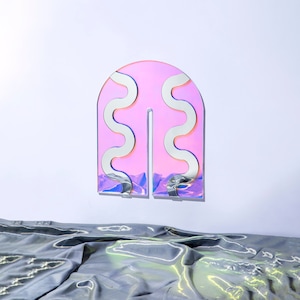 Snake Arch Reflector - golvende acrylspiegel wiebelende spiegel amorfe spiegel retro spiegel retro-object
