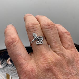 Sterling silver snake sitting ring